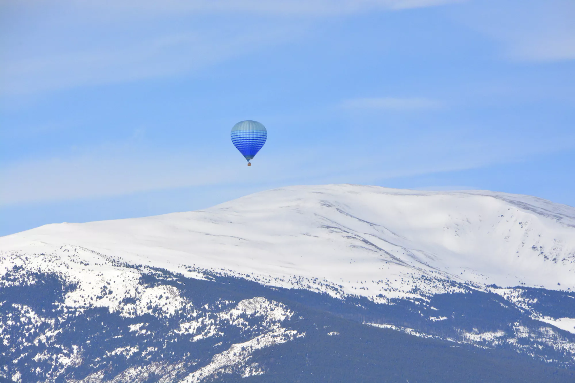 La millor època de l’any per gaudir de la Cerdanya des dels núvols és durant els mesos d’hivern, que és quan els passeigs amb globus es poden allargar més