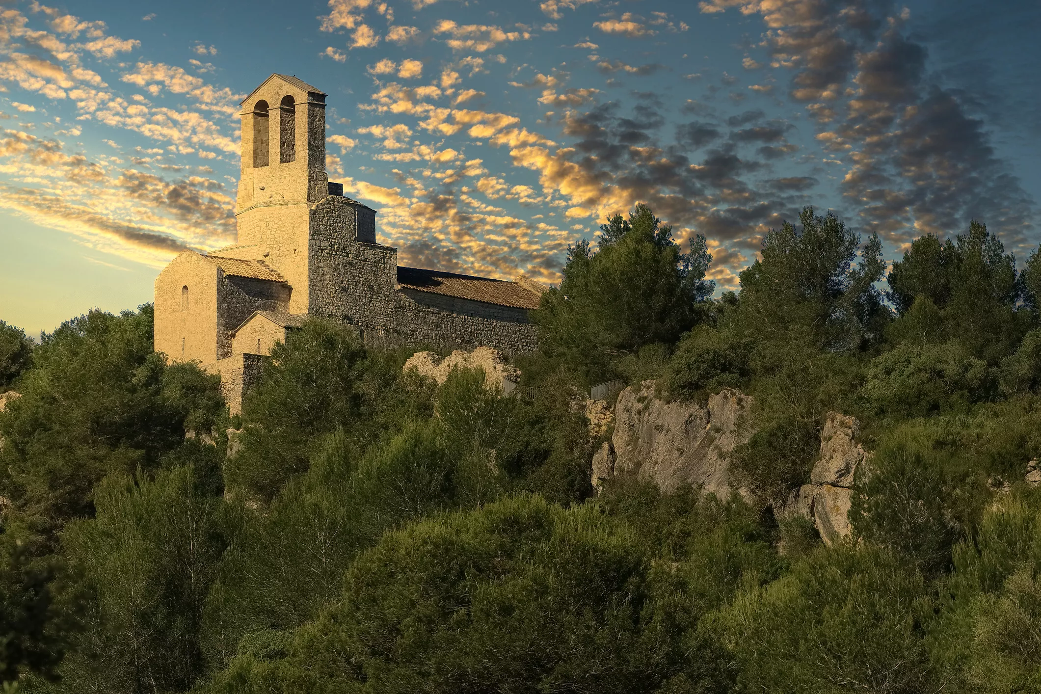 El municipi guarda un llegat històric de primera categoria i un tarannà molt lligat a la terra, en una de les més importants regions vitivinícoles del país