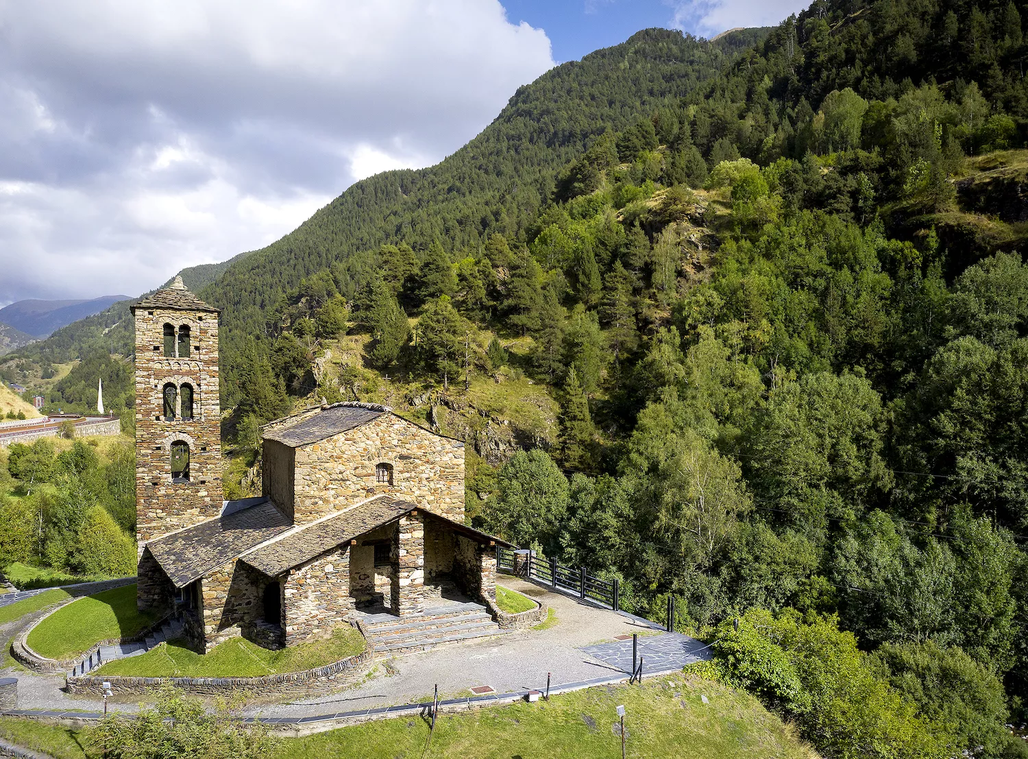 El temple de Sant Joan de Caselles, a Canillo