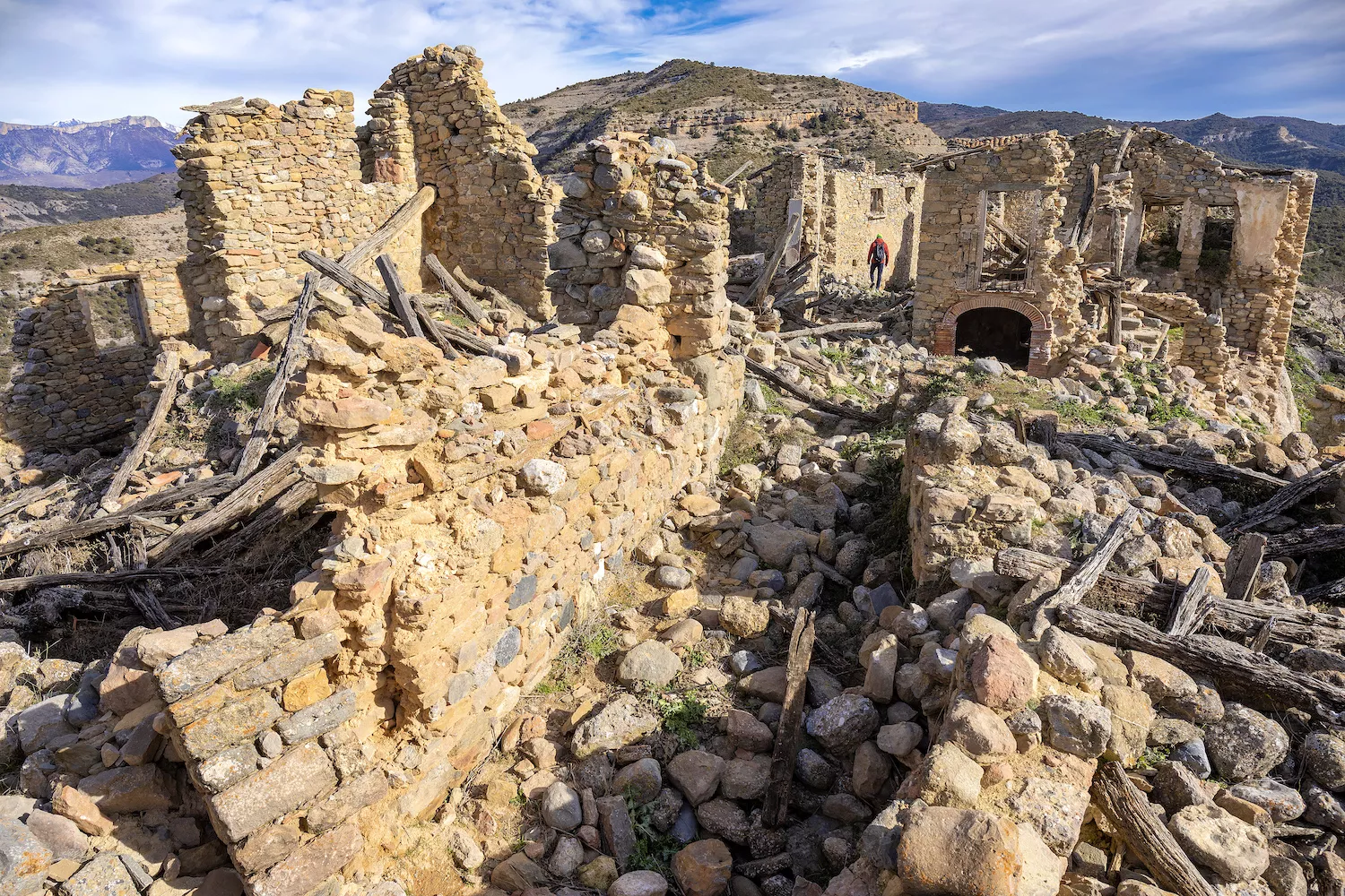 El poble abandonat d’Espills, situat al terme municipal de Tremp, al Pallars Jussà