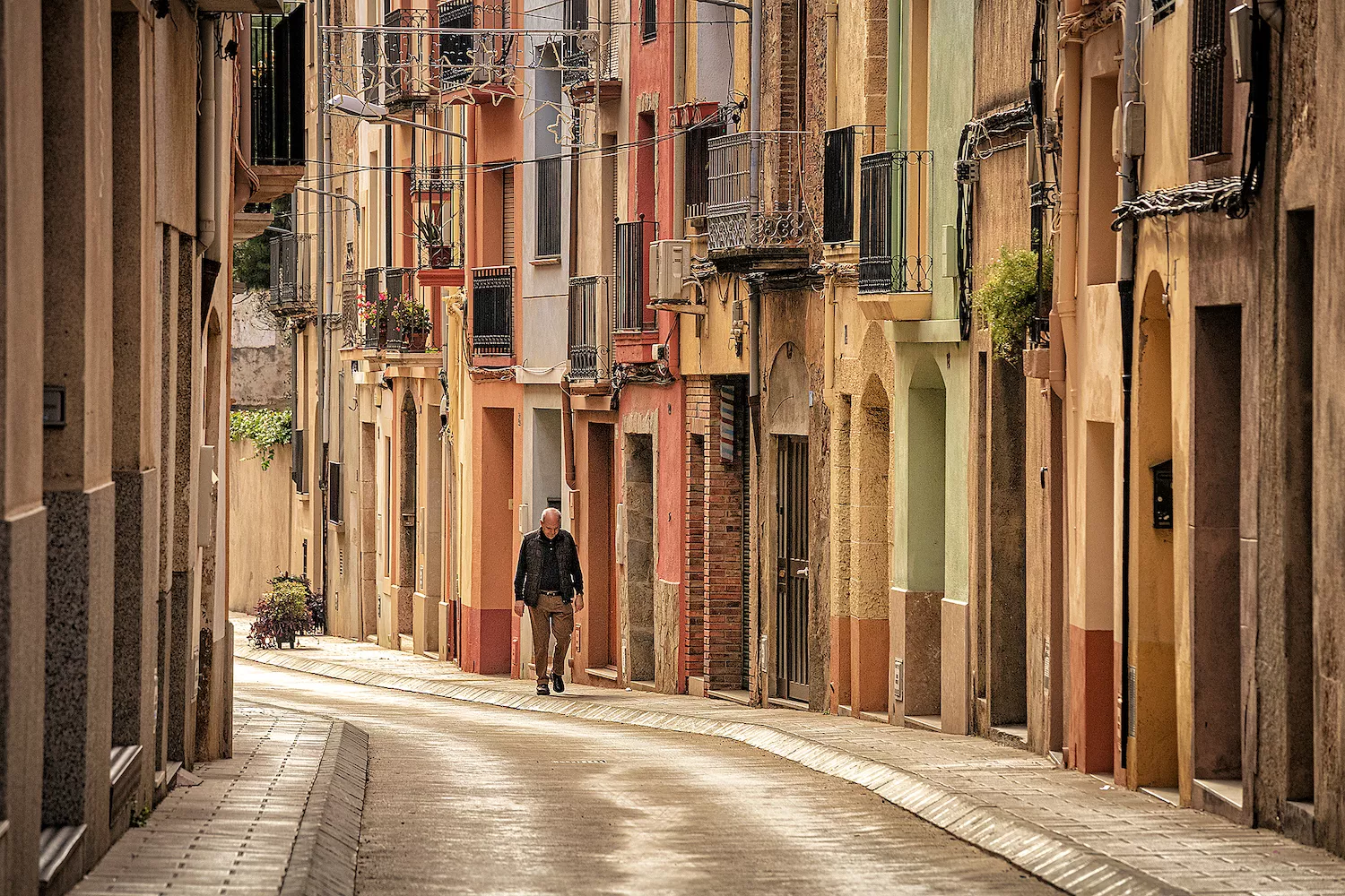 El carrer d’Avall de Montbrió