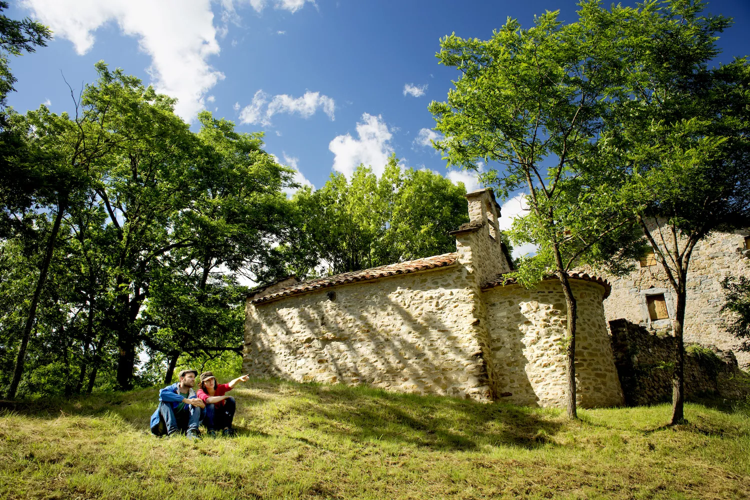 Del Castell de Montesquiu als bufadors de Beví