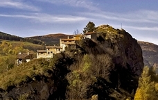 El nucli de la Roca de Pelancà, a la vall de Camprodon