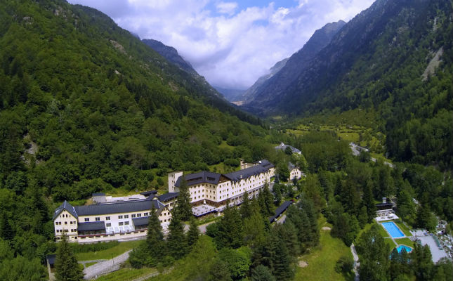 Vistes aèries del balneari Caldes de Boí