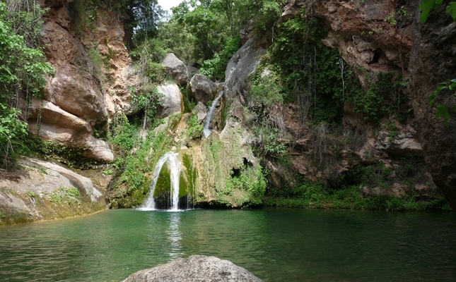 El salt d’aigua i el gorg del Niu de l’Àliga, a la vall del riu Glorieta - El salt d'aigua i el gorg del Niu de l'Àliga, a la vall del riu Glorieta