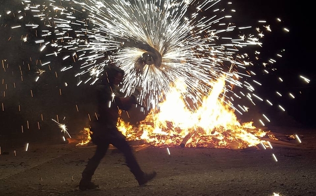 Les restes de la foguera de les falles de Casós i Vilaller