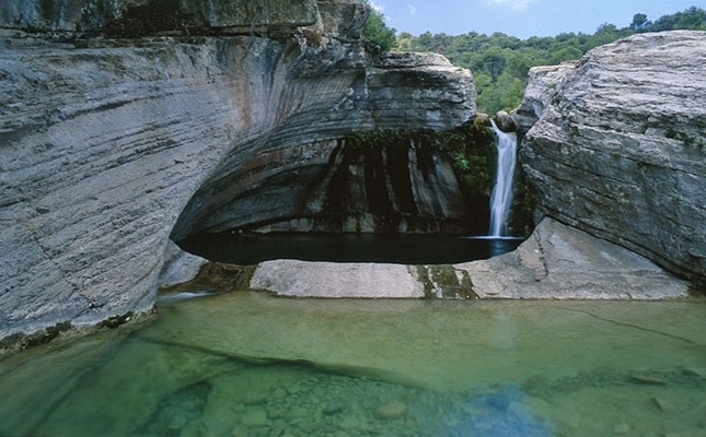 El salt d’aigua del Toll de l’Olla, a Farena - El salt d'aigua del Toll de l'Olla, a Farena