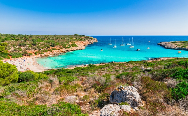 Cala Varques es troba a Manacor, una de les poblacions més turístiques de Mallorca