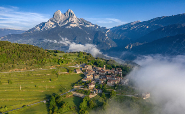 Vistes del Pedraforca des del poble de Saldes