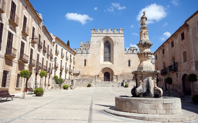 Plaça del reial monestir de Santes Creus