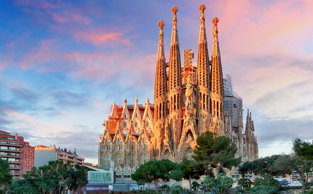 La Sagrada Família amb l'última llum del dia