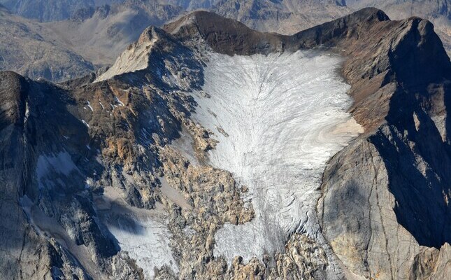 La glacera oriental de la Maladeta és la quarta més extensa dels Pirineus