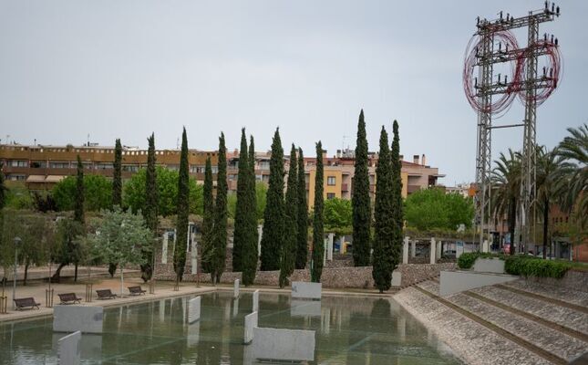 Des de l'any 2018 està instal·lada de forma permanent l'obra de Jordi Benito a l’entorn del llac del parc de Ponent - Des de l'any 2018 està instal·lada de forma permanent l'obra de Jordi Benito a l'entorn del llac del parc de Ponent