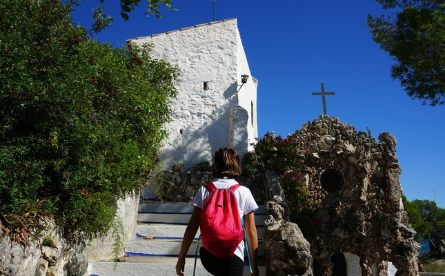 L’ermita de la Trinitat és un exemple d’arquitectura popular construïda en diferents èpoques, des del segle XVII al XIX - L'ermita de la Trinitat és un exemple d'arquitectura popular construïda en diferents èpoques, des del segle XVII al XIX