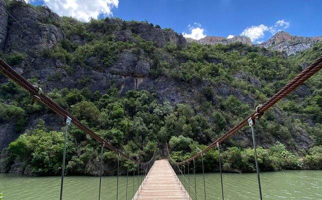 El pont penjant del congost Mu queda a l’inici de la ruta, si es comença per Camarasa - El pont penjant del congost Mu queda a l'inici de la ruta, si es comença per Camarasa