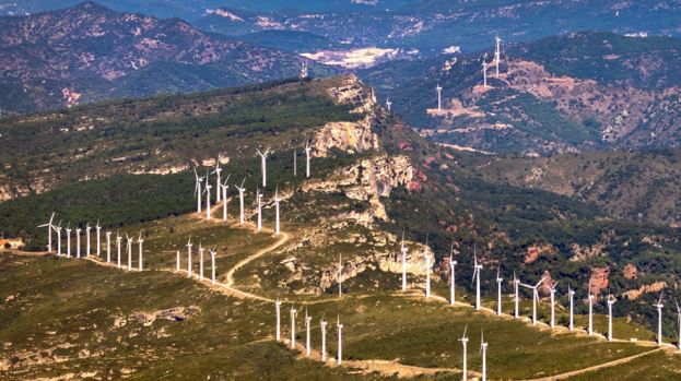 Els molins del parc eòlic Trucafort, situat a la serra de l'Argentera, són una referència visual ineludible a cavall del Baix CAmp i el Priorat.