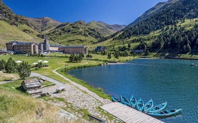 Per arribar a la vall de Núria es pot utilitzar el cremallera