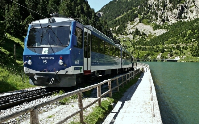 El cremallera connecta Ribes de Freser amb Queralbs i la vall de Núria