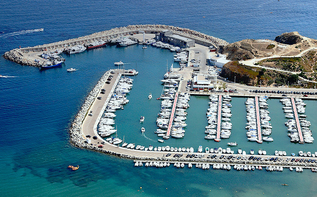 El port de Llançà, amb l’illot del Castellar a la dreta