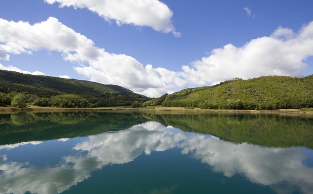 Reflexes a les aigües de l’estany de Montcortès