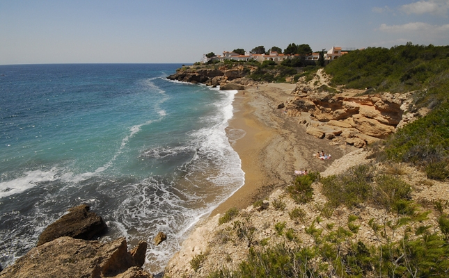 La cala Xelín des del camí de ronda