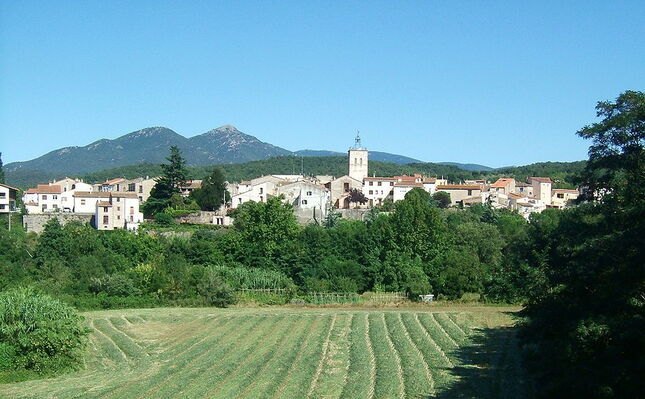 Vista panoràmica del poble romànic de Morellàs