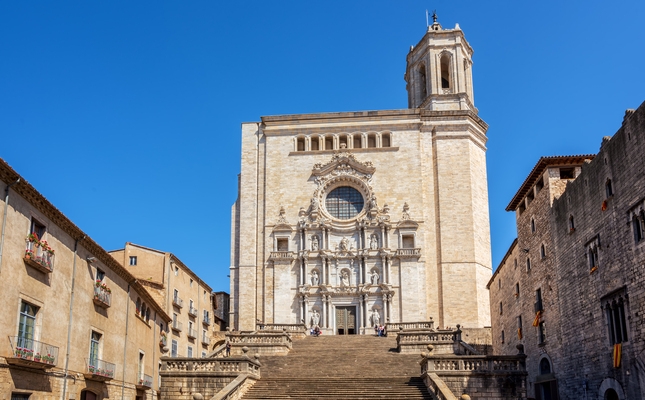 Les escales i la façana de la catedral de Girona