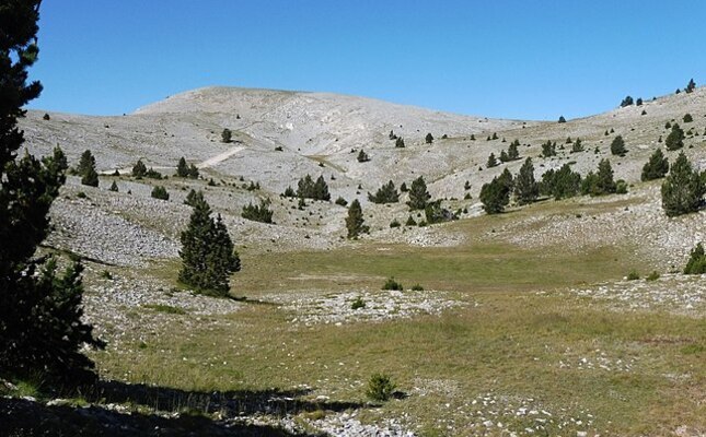 Des de l’estació de Tuixent-la Vansa es pot arribar al  Pedró dels Quatre Batlles