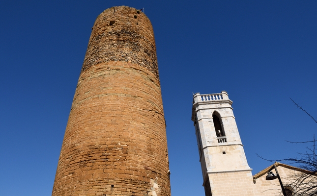 L’església i la torre medieval de Cruïlles