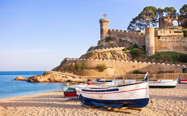 La platja i la vila emmurallada de Tossa de Mar