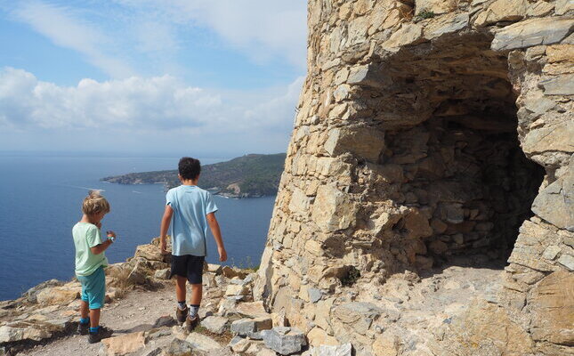 Cap Norfeu - La torre de guaita del segle XVI al cap Norfeu