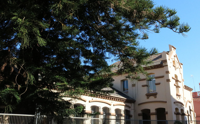 L’edifici de les antigues escoles Jardí de Sueca