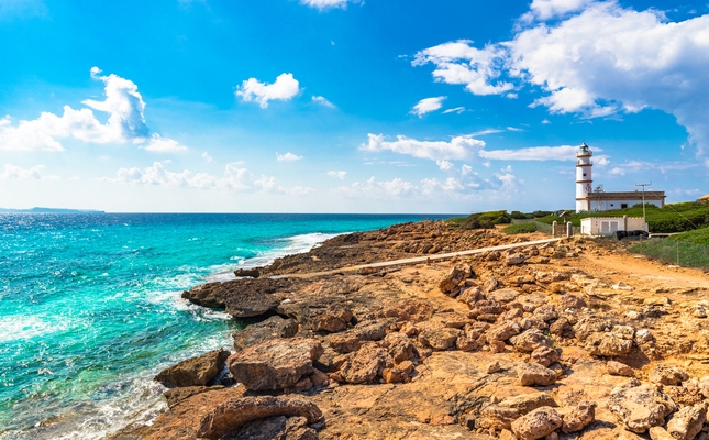 Far del cap de Ses Salines, a prop de la localitat de Santanyí