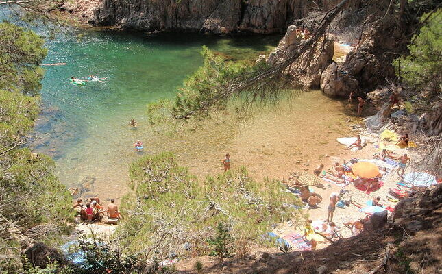 La petita cala d'Aigua Xelida, a Tamariu