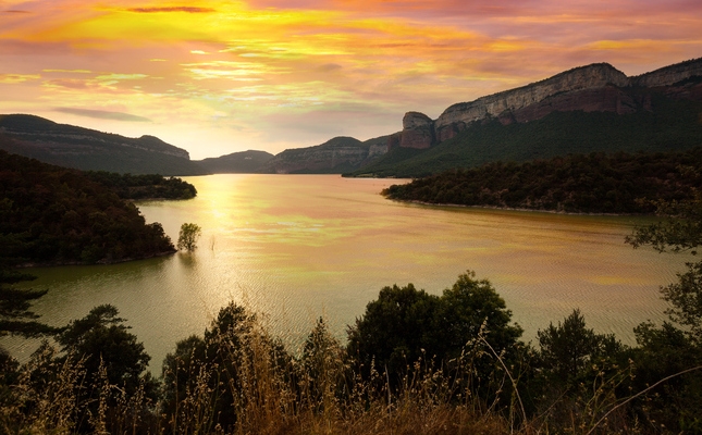 Posta de sol al pantà de Sau 