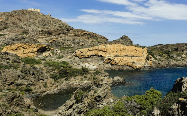 Paisatge costaner des del camí de ronda, abans d’arribar al far