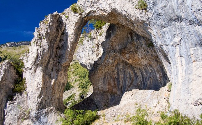 El pont natural de l’afrau dels Cortalets és un dels indrets més amagats del parc