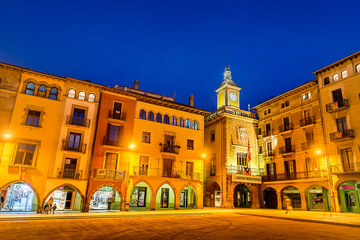 La plaça Major de Vic a la nit