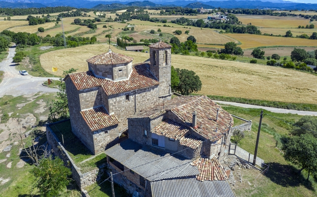 Vistes de les l'esglèsia de Sant Sebastià, a Prats de Lluçanès