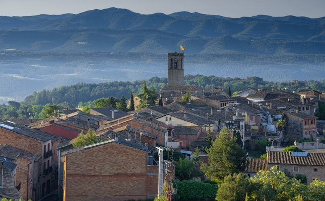 Vista de Sant Feliu Saserra des del mirador del serrat de les Forques