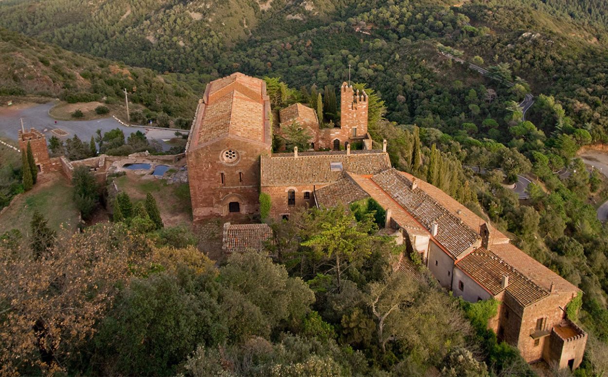 Vista aèria del Castell Monestir d'Escornalbou de Riudecanyes