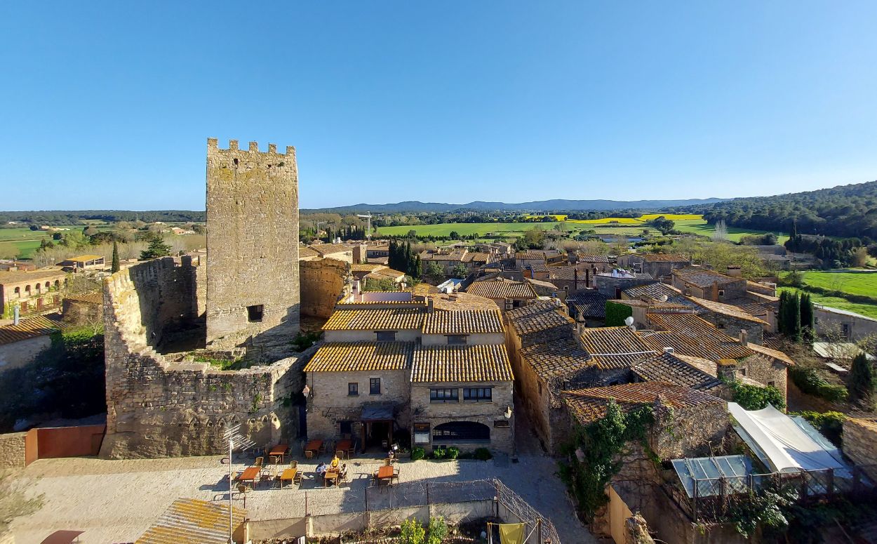 La Torre de l'Homenatge de Peratalla és una de les emblemes d'aquesta població fortificada