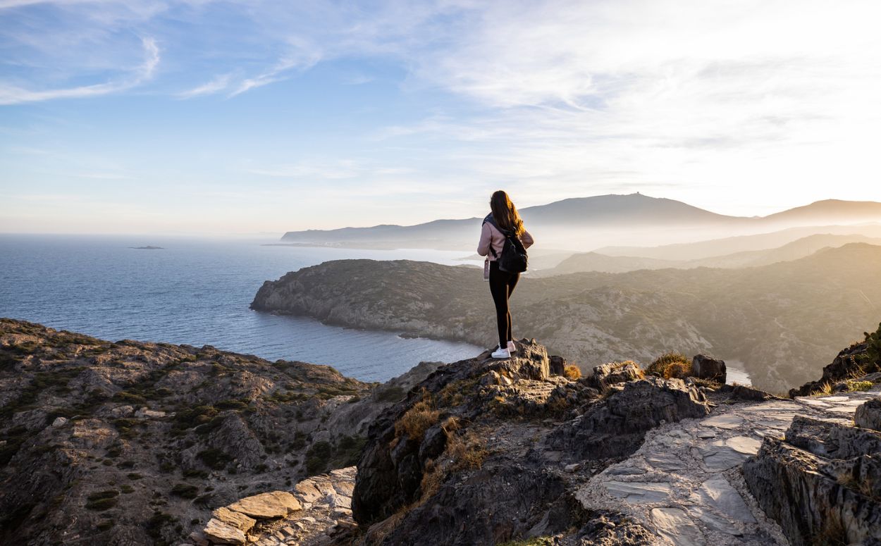 Penya-segat amb vistes a la mar Mediterrània al Cap de Creus