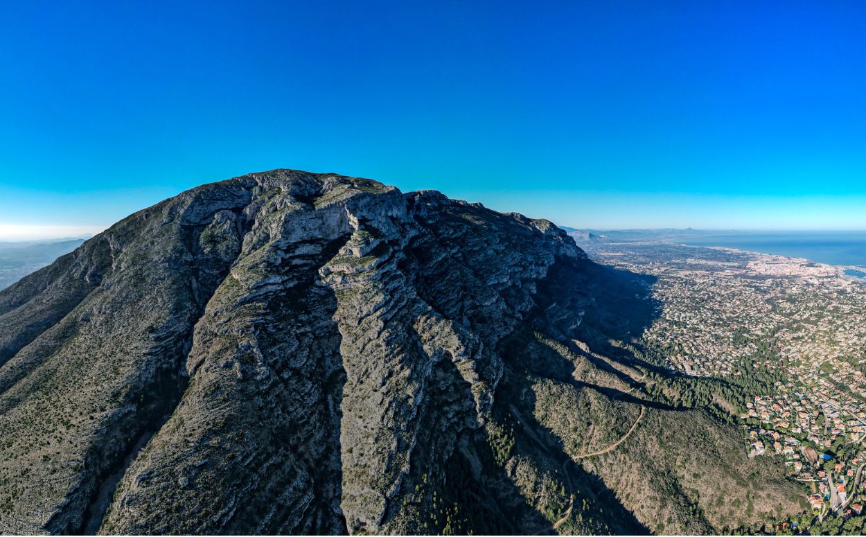 El massís de Montgó, la muntanya que resguarda Xàbia