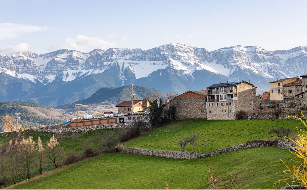 Lles de Cerdanya és el centre neuràlgic de la vall de la Llosa