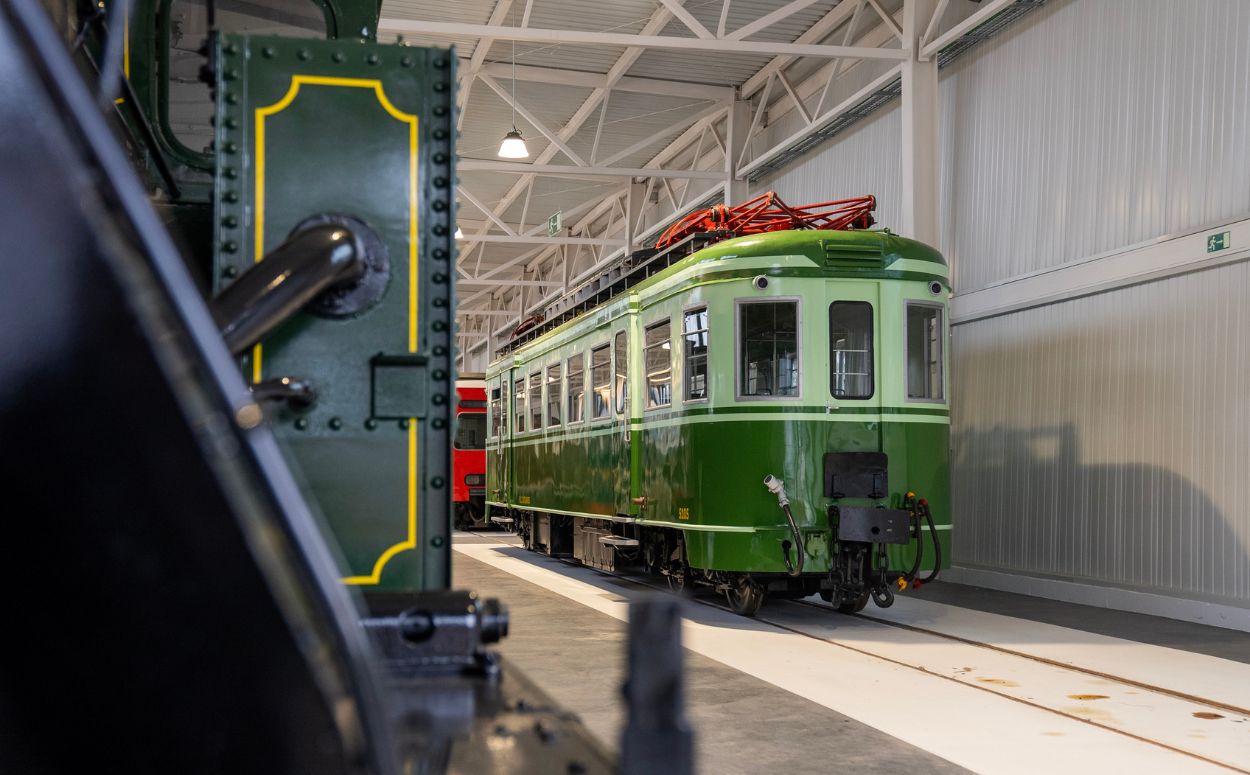 L'icònic tren del 'carrilet' de la línia Llobregat-Anoia ja està exposat a l’Espai de la Via Mètrica de l'estació de Martorell