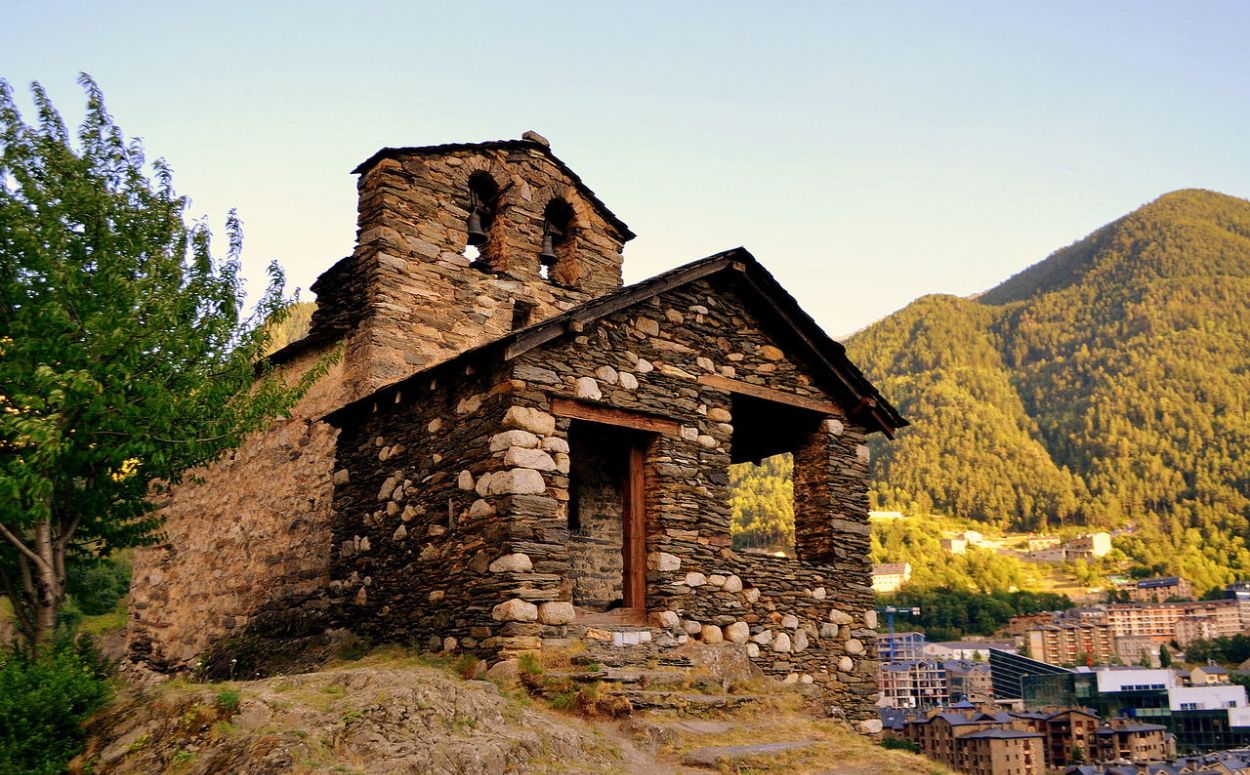 Sant Romà de les Bons té un campanar de cadireta