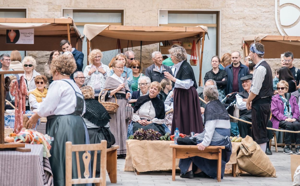 Mercat de parades d’artesans, oficis tradicionals i queviures al nucli antic d'Amposta