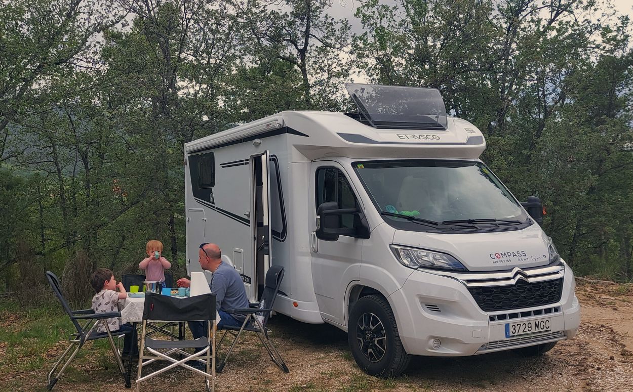 La llibertat de l'autocaravana et permet para i dinar a qualsevol lloc habilitat.