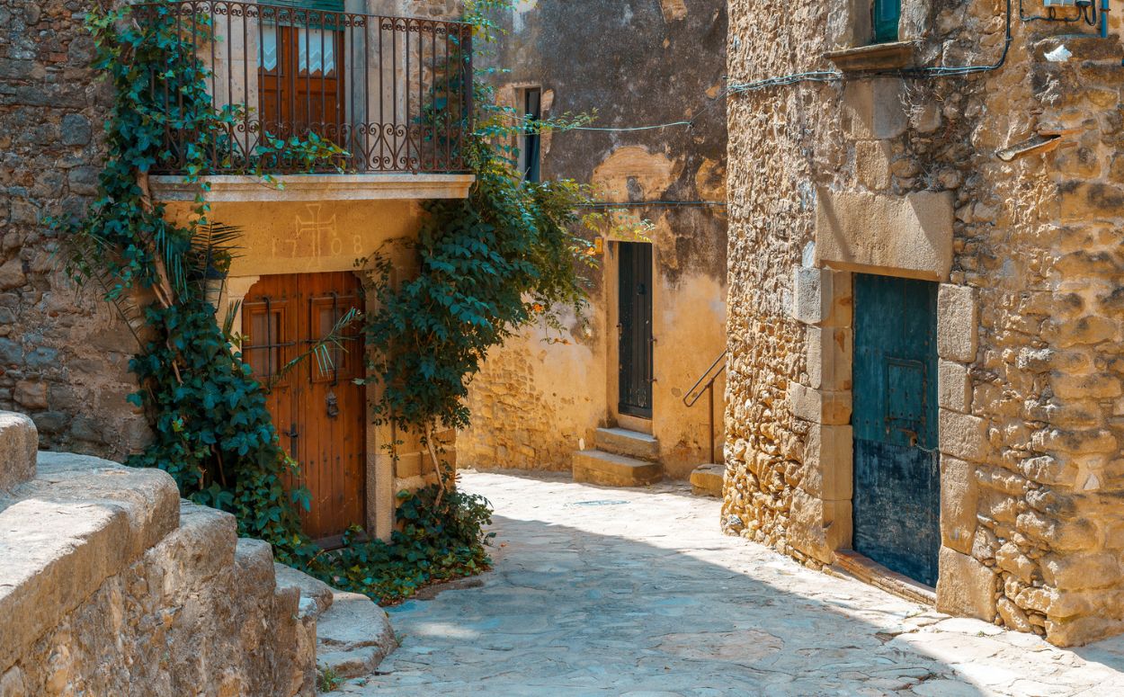 Carrers i cases de pedra a Madremanya